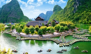 Vietnam Explorer: 10 Days Through North, Central & South